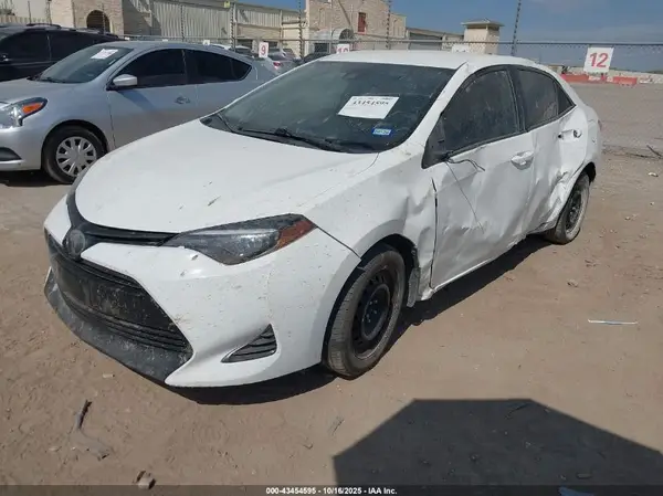 5YFBURHE8KP894811 2019 TOYOTA COROLLA - Image 2