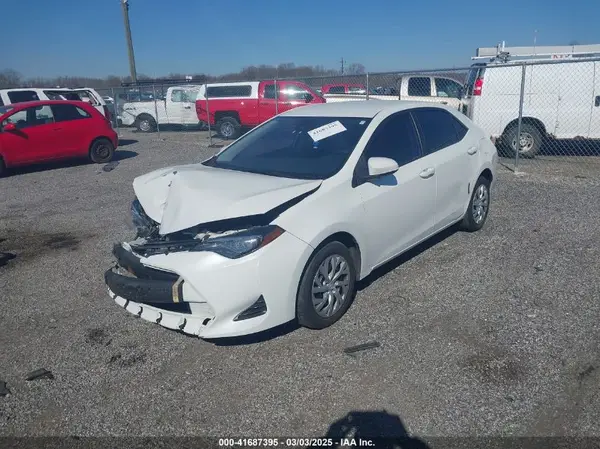 5YFBURHE8KP894940 2019 TOYOTA COROLLA - Image 2