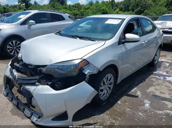 5YFBURHE8KP899281 2019 TOYOTA COROLLA - Image 2