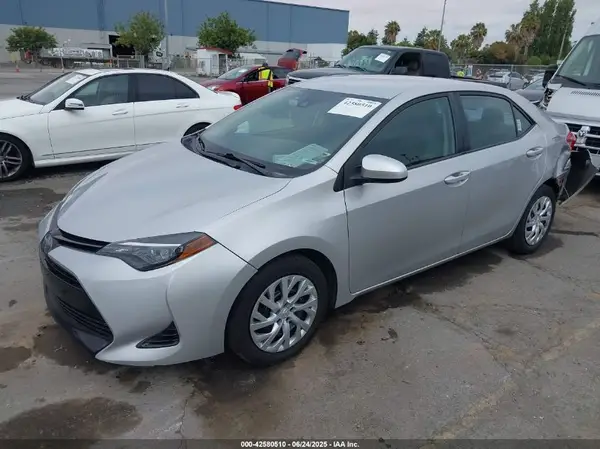 5YFBURHE8KP903331 2019 TOYOTA COROLLA - Image 2