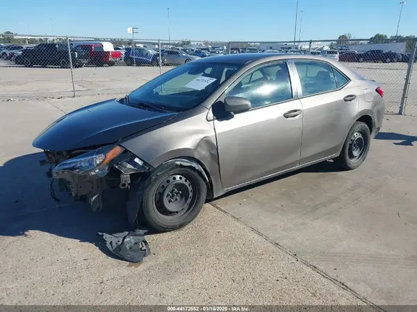 5YFBURHE8KP903488 2019 TOYOTA COROLLA - Image 2