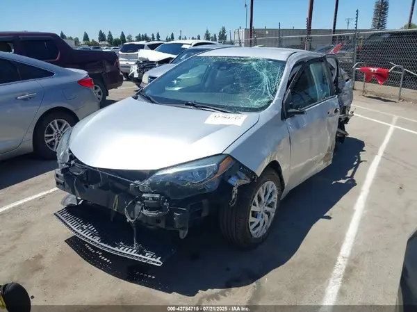 5YFBURHE8KP903944 2019 TOYOTA COROLLA - Image 2