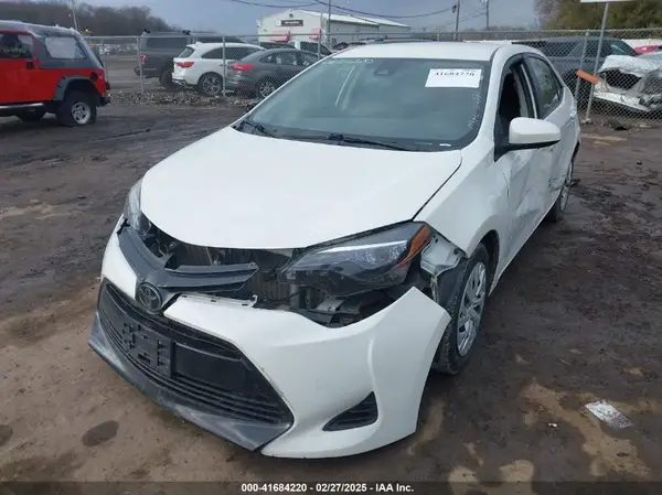 5YFBURHE8KP907766 2019 TOYOTA COROLLA - Image 2