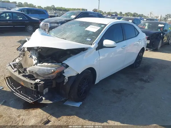 5YFBURHE8KP909680 2019 TOYOTA COROLLA - Image 2