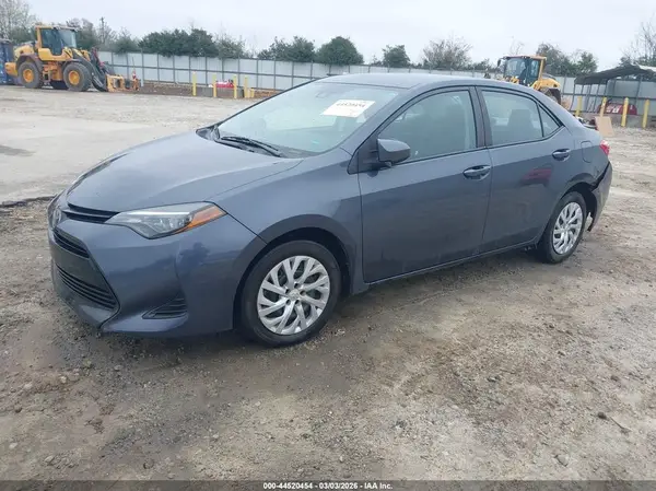 5YFBURHE8KP910909 2019 TOYOTA COROLLA - Image 2