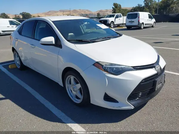 5YFBURHE8KP913258 2019 TOYOTA COROLLA - Image 1