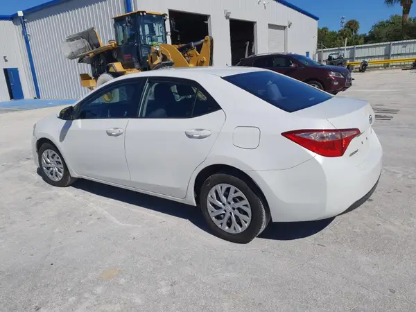 5YFBURHE8KP916810 2019 TOYOTA COROLLA - Image 2