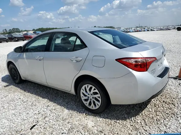 5YFBURHE8KP917939 2019 TOYOTA COROLLA - Image 2