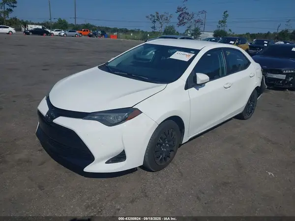 5YFBURHE8KP917956 2019 TOYOTA COROLLA - Image 2