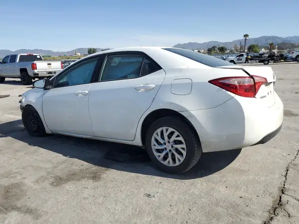 5YFBURHE8KP920646 2019 TOYOTA COROLLA - Image 2