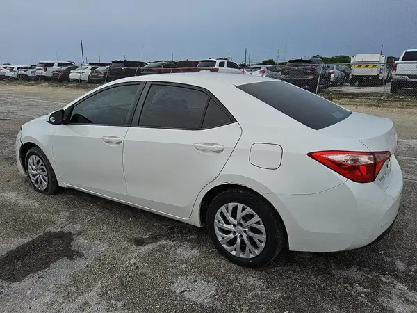 5YFBURHE8KP922123 2019 TOYOTA COROLLA - Image 2