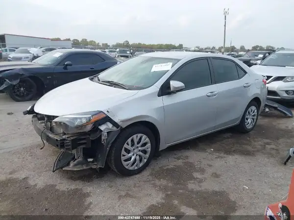 5YFBURHE8KP923384 2019 TOYOTA COROLLA - Image 2