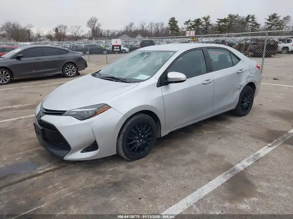 5YFBURHE8KP927158 2019 TOYOTA COROLLA - Image 2