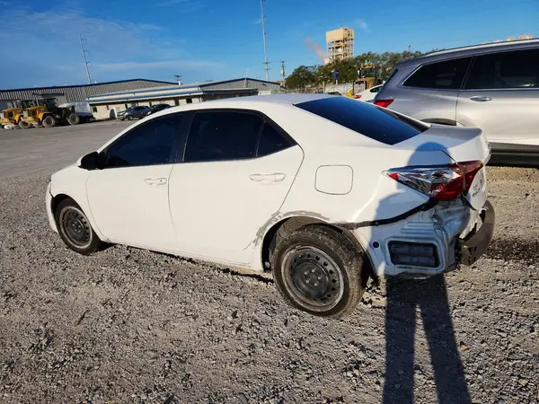 5YFBURHE8KP929637 2019 TOYOTA COROLLA - Image 2