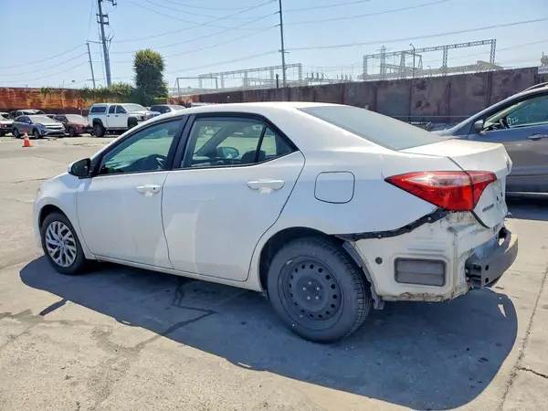 5YFBURHE8KP932523 2019 TOYOTA COROLLA - Image 2