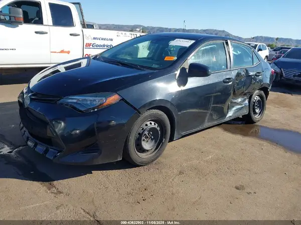 5YFBURHE8KP935535 2019 TOYOTA COROLLA - Image 2