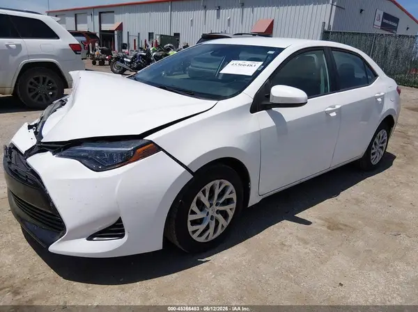 5YFBURHE8KP935650 2019 TOYOTA COROLLA - Image 2