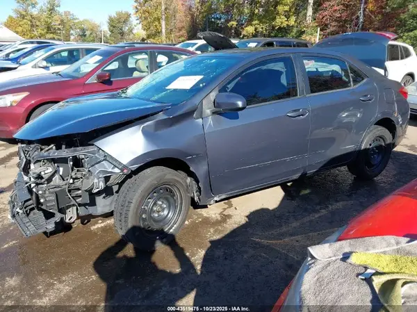 5YFBURHE8KP939858 2019 TOYOTA COROLLA - Image 2