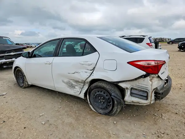 5YFBURHE8KP940069 2019 TOYOTA COROLLA - Image 2