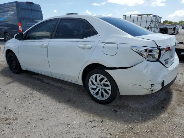 5YFBURHE8KP940153 2019 TOYOTA COROLLA - Image 2