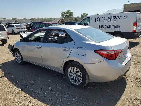 5YFBURHE8KP943229 2019 TOYOTA COROLLA - Image 2