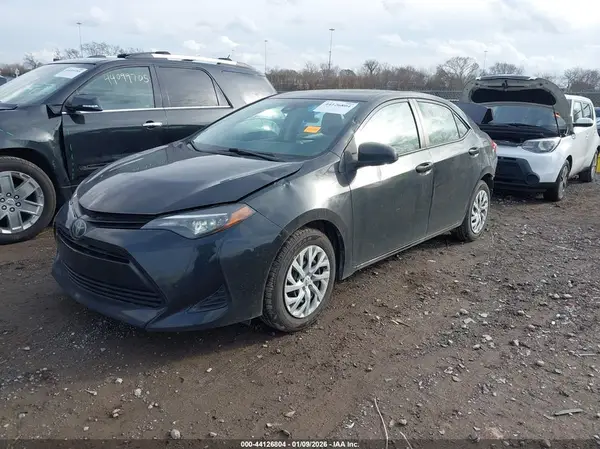 5YFBURHE8KP943358 2019 TOYOTA COROLLA - Image 2