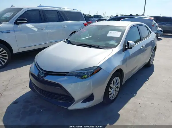 5YFBURHE8KP943392 2019 TOYOTA COROLLA - Image 2