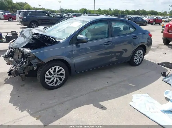 5YFBURHE8KP944395 2019 TOYOTA COROLLA - Image 2