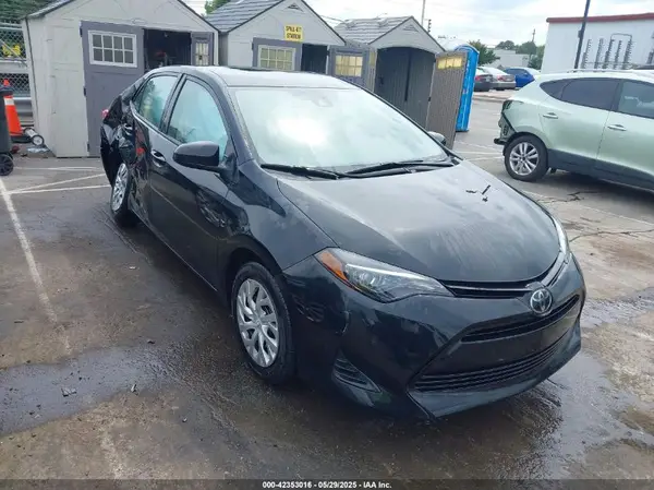 5YFBURHE8KP945031 2019 TOYOTA COROLLA - Image 1