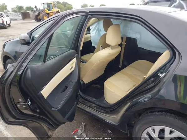 5YFBURHE8KP945031 2019 TOYOTA COROLLA - Image 8