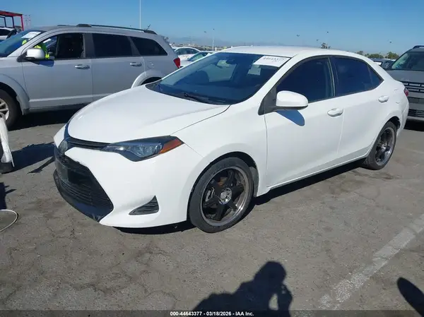 5YFBURHE8KP945935 2019 TOYOTA COROLLA - Image 2