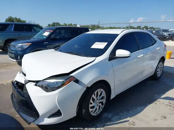 5YFBURHE8KP946793 2019 TOYOTA COROLLA - Image 2
