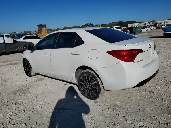 5YFBURHE8KP949208 2019 TOYOTA COROLLA - Image 2