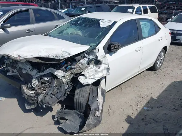 5YFBURHE9GP370445 2016 TOYOTA COROLLA - Image 2