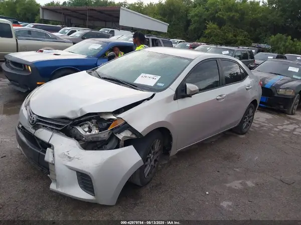 5YFBURHE9GP374303 2016 TOYOTA COROLLA - Image 2