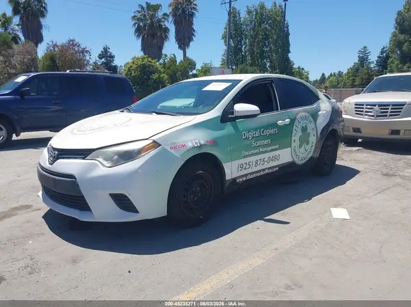 5YFBURHE9GP383843 2016 TOYOTA COROLLA - Image 2