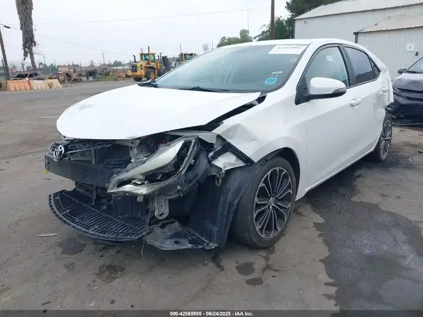 5YFBURHE9GP383924 2016 TOYOTA COROLLA - Image 2