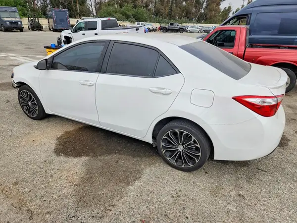5YFBURHE9GP394163 2016 TOYOTA COROLLA - Image 2
