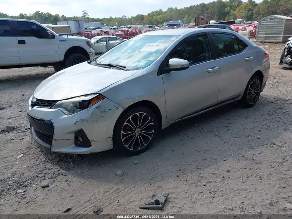 5YFBURHE9GP397547 2016 TOYOTA COROLLA - Image 2