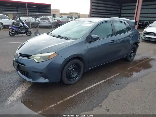 5YFBURHE9GP398570 2016 TOYOTA COROLLA - Image 2