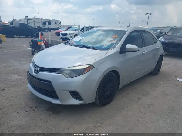 5YFBURHE9GP418638 2016 TOYOTA COROLLA - Image 2