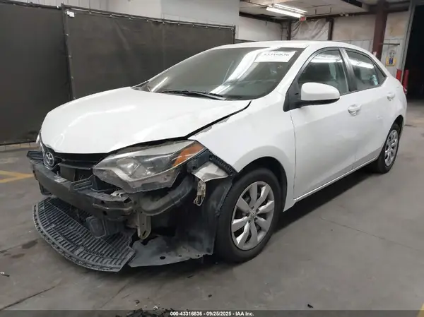 5YFBURHE9GP428828 2016 TOYOTA COROLLA - Image 2