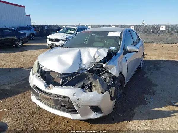 5YFBURHE9GP439277 2016 TOYOTA COROLLA - Image 2