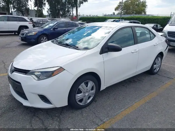 5YFBURHE9GP469136 2016 TOYOTA COROLLA - Image 2