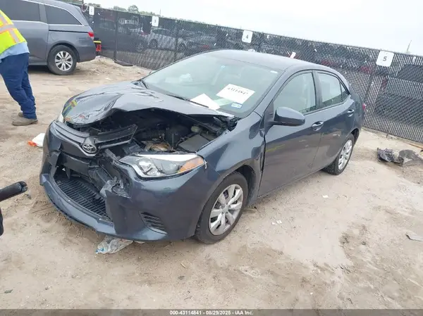 5YFBURHE9GP472425 2016 TOYOTA COROLLA - Image 2