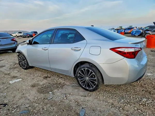 5YFBURHE9GP473588 2016 TOYOTA COROLLA - Image 2