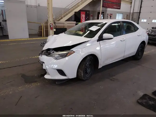5YFBURHE9GP478371 2016 TOYOTA COROLLA - Image 2
