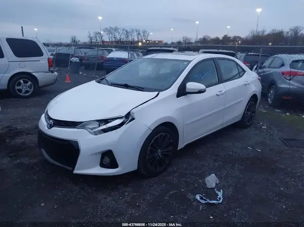 5YFBURHE9GP501714 2016 TOYOTA COROLLA - Image 2