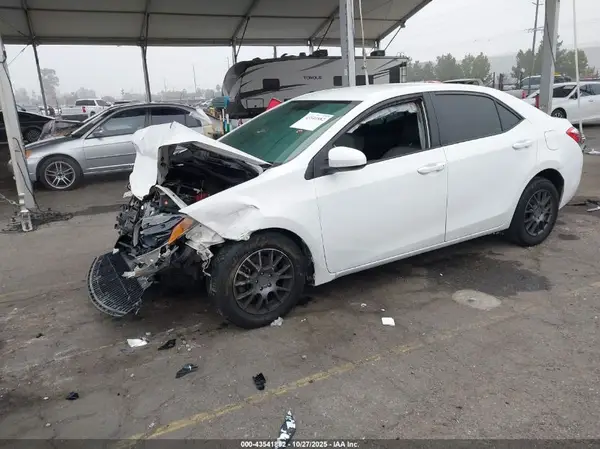 5YFBURHE9GP502300 2016 TOYOTA COROLLA - Image 2
