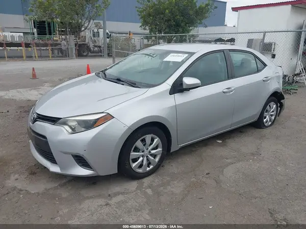 5YFBURHE9GP519047 2016 TOYOTA COROLLA - Image 2